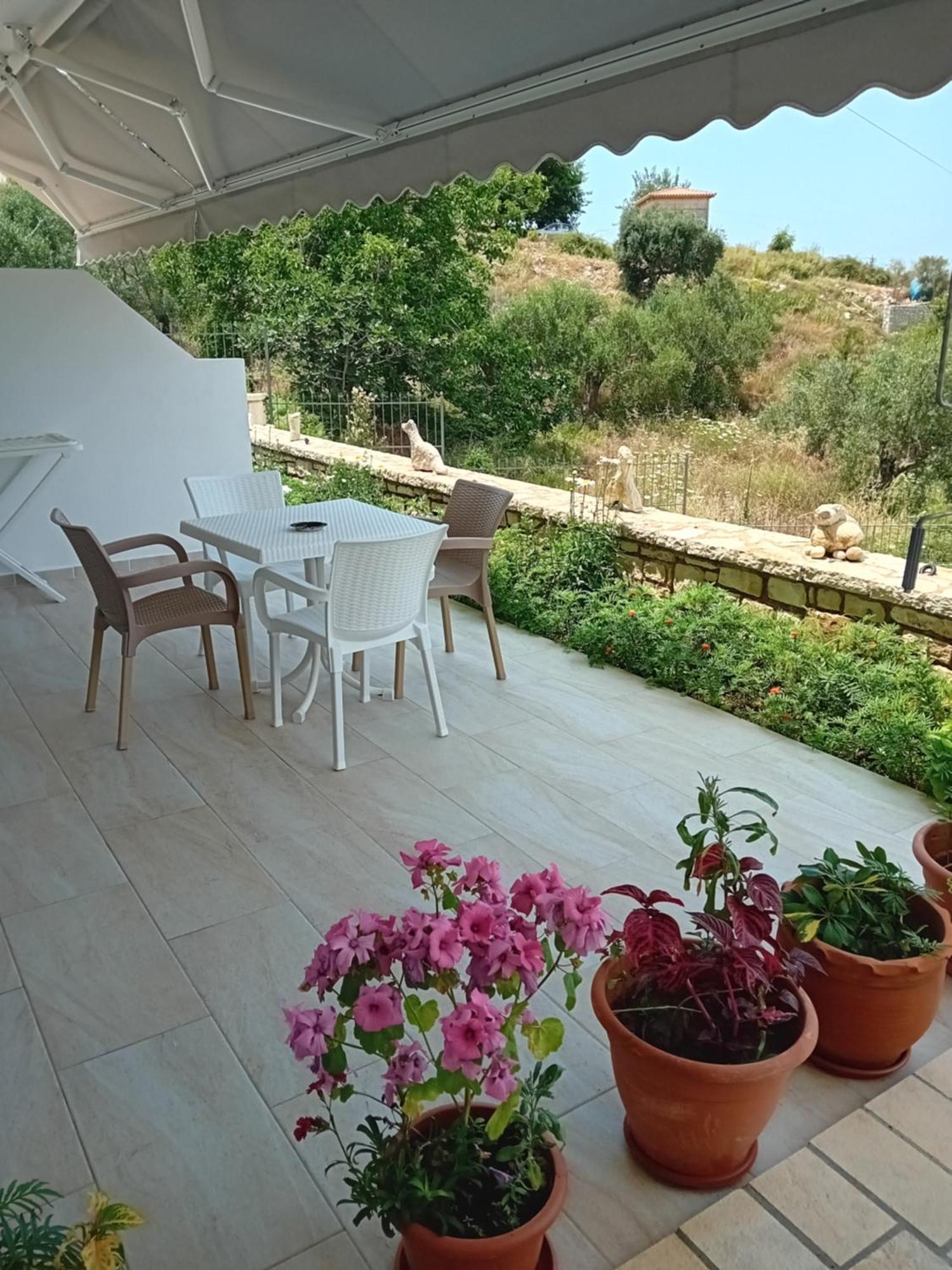 Artur Apartments Himarë Chambre photo